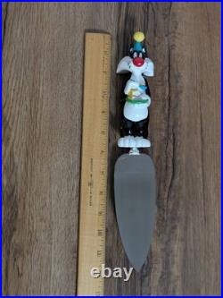 RARE Warner Bros Looney Tunes cake stand & server Bugs, Taz, Sylvester, Wile E