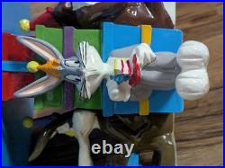 RARE Warner Bros Looney Tunes cake stand & server Bugs, Taz, Sylvester, Wile E