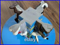 RARE Warner Bros Looney Tunes cake stand & server Bugs, Taz, Sylvester, Wile E