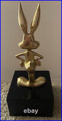 RARE Warner Brothers Bugs Bunny Statue