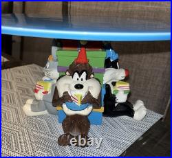 RARE! Warner Brothers Looney Tunes Cake Stand Wile E, Bugs, Sylvester, Taz