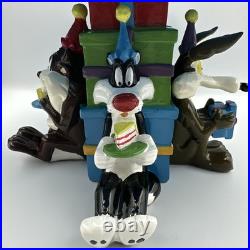 RARE! Warner Brothers Looney Tunes Cake Stand Wile E, Bugs, Sylvester, Taz RARE! Warner Brothers Looney Tunes Cake Stand Wile E, Bugs, Sylvester, Taz