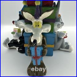 RARE! Warner Brothers Looney Tunes Cake Stand Wile E, Bugs, Sylvester, Taz RARE! Warner Brothers Looney Tunes Cake Stand Wile E, Bugs, Sylvester, Taz