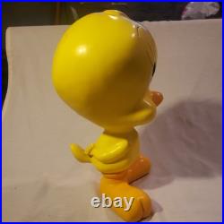 Rare 11.5 Tweety Bird 1997 Warner Bros. Large Statue. Studio Store. Looney Tune Rare 11.5 Tweety Bird 1997 Warner Bros. Large Statue. Studio Store. Looney Tune
