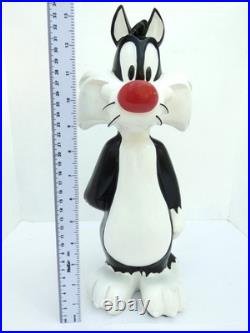 Rare 1998 Warner Bros Sylvester the cat with birdie statue 14