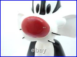 Rare 1998 Warner Bros Sylvester the cat with birdie statue 14