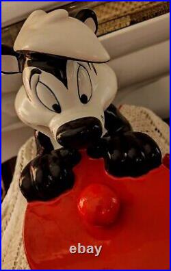 Rare 1998 Warner Brothers Looney Tunes Iconic Skunk Pepe Le Pew Red Cookie Jar