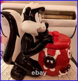 Rare 1998 Warner Brothers Looney Tunes Iconic Skunk Pepe Le Pew Red Cookie Jar