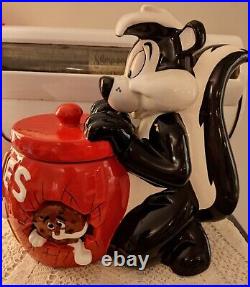 Rare 1998 Warner Brothers Looney Tunes Iconic Skunk Pepe Le Pew Red Cookie Jar