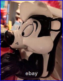 Rare 1998 Warner Brothers Looney Tunes Iconic Skunk Pepe Le Pew Red Cookie Jar