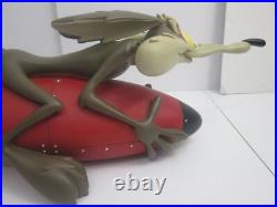 Rare! 2000 Warner Bros. Looney Tunes WILE E COYOTE ON ROCKET Big Figure Statue
