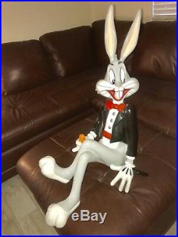 Rare Collectible Warner Brothers Bugs Bunny Sitdown Display Statue