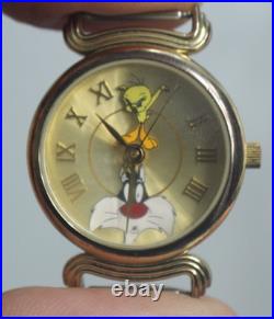 Rare FOSSIL Warner Bros Tweety & Sylvester Quartz Women Watch