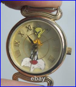 Rare FOSSIL Warner Bros Tweety & Sylvester Quartz Women Watch
