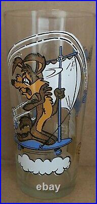 Rare Looney Tunes Road Runner & Wile E Coyote Glass 1976 Warner Bros Pepsi