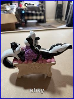 Rare Pepe Le Pew Teapot Warner Brothers Studios Looney Tunes