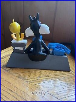 Rare WB Looney Tunes Tweety & Sylvester Paper Weight