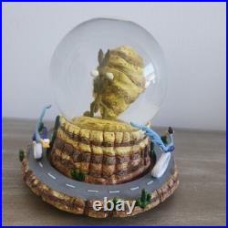 Rare Warner Bros. Road Runner and Wile E. Coyote Musical Snow Globe Vintage 1996