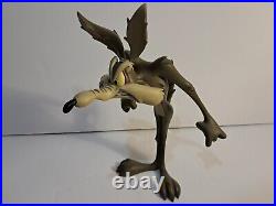 Rare Warner Brothers Looney Tunes Wile E Coyote Figurine Statue