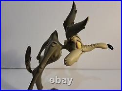 Rare Warner Brothers Looney Tunes Wile E Coyote Figurine Statue