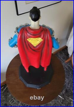 ULTRA RARE 2000 Warner Bros Studio 2 FT SUPERMAN With CHAIN 26 STATUE/FIGURE