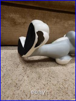 VERY RARE Bugs Bunny Warner Brothers Statue Prop Figure Looney Tunes