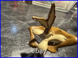 VNT Wile E. Coyote Figurine Statue Genius At Work 1995 Warner Bros Studio RARE