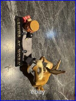 VNT Wile E. Coyote Figurine Statue Genius At Work 1995 Warner Bros Studio RARE