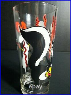 Vintage EXTREMELY RARE 1976 Pepe le Pew and Penelope Pepsi Glass Warner Brothers