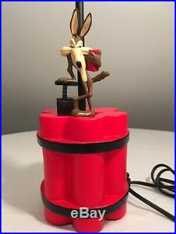 Vintage Very Rare Wile E Coyote 1997 Warner Brothers TNT Table Lamp Looney Toons