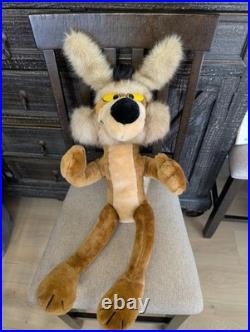 Vintage Wile E Coyote 27 1993 Warner Bros 24k Plush Large Cartoon RARE VTG