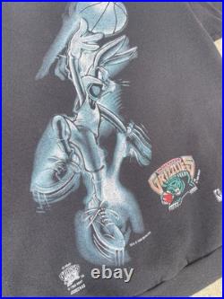 Vintage vancouver grizzlies Crewneck Bugs Bunny 1994 Warner Bros. Rare Vintage vancouver grizzlies Crewneck Bugs Bunny 1994 Warner Bros. Rare