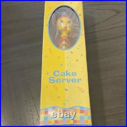 Vntg Tweety Bird Birthday Cake Server RARE Vintage Warner Bros New In Box 1998 Vntg Tweety Bird Birthday Cake Server RARE Vintage Warner Bros New In Box 1998