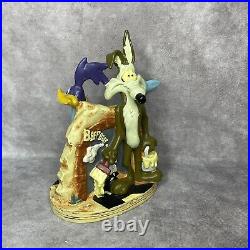 Vtg Rare 1996 Warner Bros Studio Store Road Runner & Wile E Coyote Figure Statue