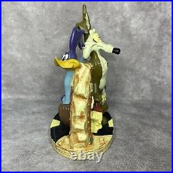 Vtg Rare 1996 Warner Bros Studio Store Road Runner & Wile E Coyote Figure Statue