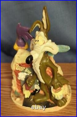 Vtg Rare 1996 Warner Bros Studio Store Road Runner & Wile E Coyote Figure Statue