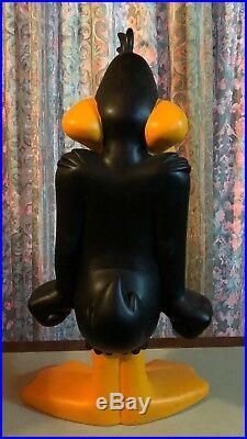 Warner Bros 23 Daffy Duck Statue 1997 Studio Store RARE Looney Tunes
