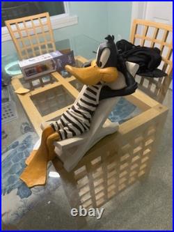 Warner Bros Hollywood Daffy Sunbathing Daffy Duck Austin Sculptures 1999 Rare