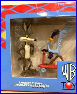 Warner Bros LOONEY TUNES Tweety Sylvester Figure Mascot Diecast Metal Rare NM Warner Bros LOONEY TUNES Tweety Sylvester Figure Mascot Diecast Metal Rare NM