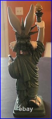 Warner Bros Store BUGS BUNNY-official souvenir-Statue of Liberty-New York-RARE
