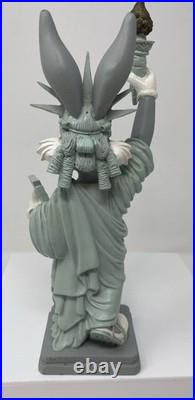 Warner Bros Store Bugs Bunny Statue official souvenir Statue of Liberty -rare