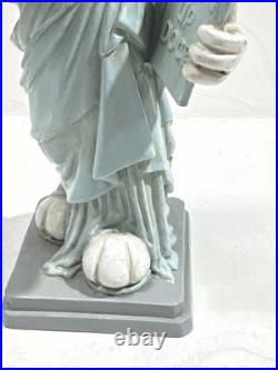 Warner Bros Store Bugs Bunny Statue official souvenir Statue of Liberty -rare