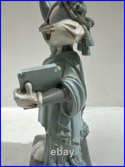 Warner Bros Store Bugs Bunny Statue official souvenir Statue of Liberty -rare