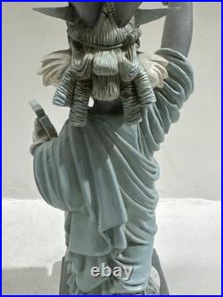 Warner Bros Store Bugs Bunny Statue official souvenir Statue of Liberty -rare