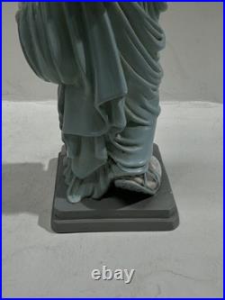 Warner Bros Store Bugs Bunny Statue official souvenir Statue of Liberty -rare