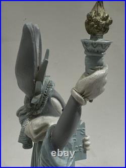 Warner Bros Store Bugs Bunny Statue official souvenir Statue of Liberty -rare