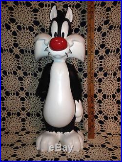 Warner Bros Sylvester Hiding Tweety Bird Looney Tunes Figure Statue RARE 24