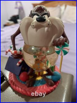 Warner Bros Taz Tasmanian Devil Christmas Snowglobe Candy Canes Gingerbread Rare Warner Bros Taz Tasmanian Devil Christmas Snowglobe Candy Canes Gingerbread Rare