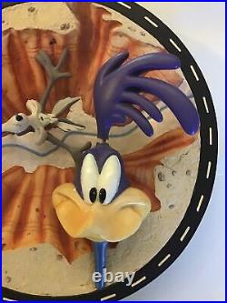 Warners Bros 3D Plate Falling Coyote Wile E. Coyote & Road Runner Rare-Vintage