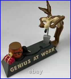 Wile E. Coyote Figurine Statue Genius At Work 1995 Warner Bros Studio! RARE